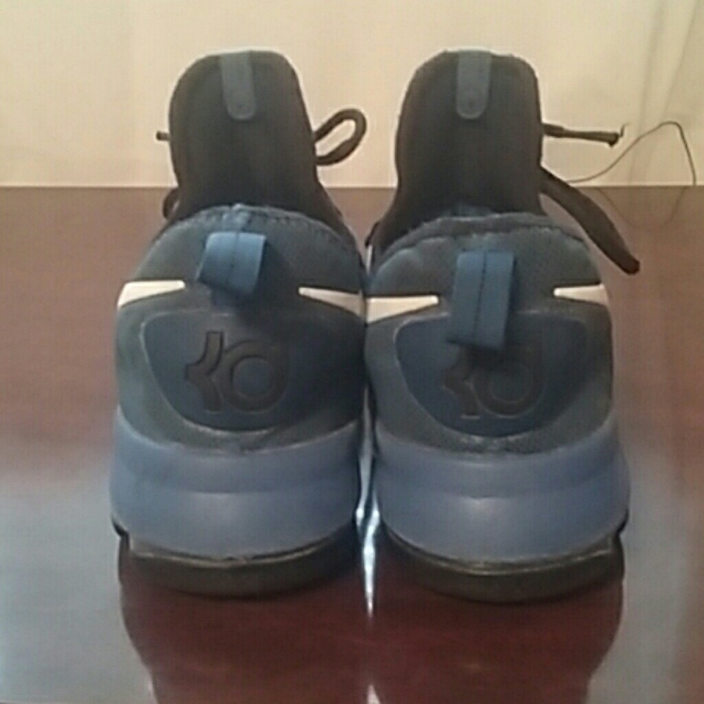 Shoes - Picture 2 of 4